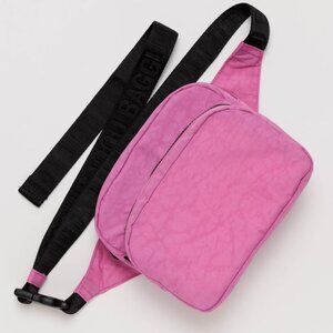 Baggu bright pink fanny pack